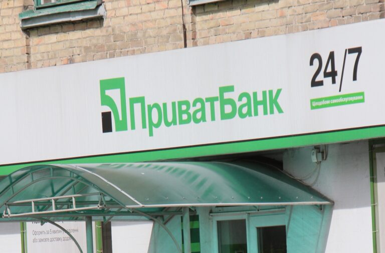 Верховний суд відклав розгляд справи про вклади Суркісів в ПриватБанку
