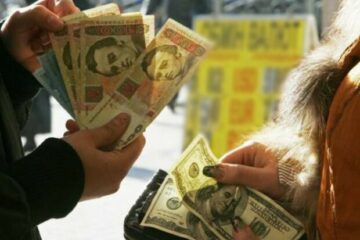 Курс доллара в обменных пунктах поднялся выше 25 гривен