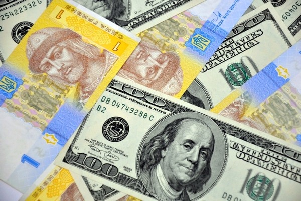 Після вихідних Нацбанк трохи зміцнив гривню