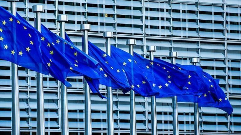 ЄС призупиняє дію базового документа єврозони