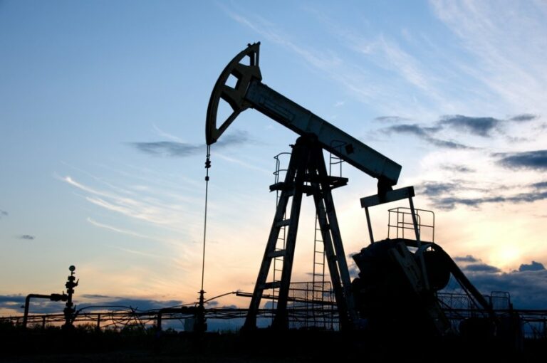 Нафта дешевшає на очах: ранкові втрати Brent сягнули 4,9%
