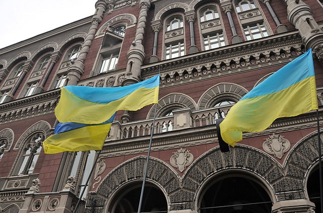 НБУ різко збільшив інтервенції на підтримку гривні