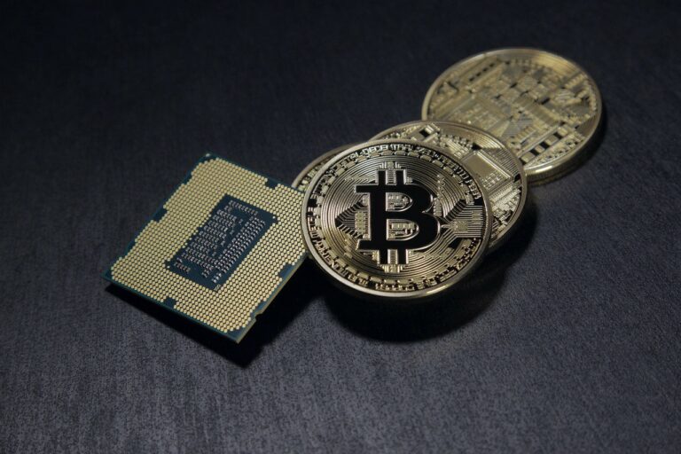 Хакери почали вимагати Bitcoin за допомогою «коронавірусних» трекерів