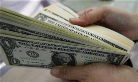 Доллар на наличном рынке преодолел психологическую отметку