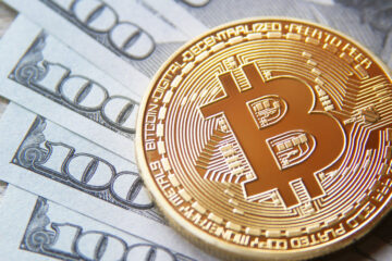 Bitcoin втратив 50% вартості за два дні