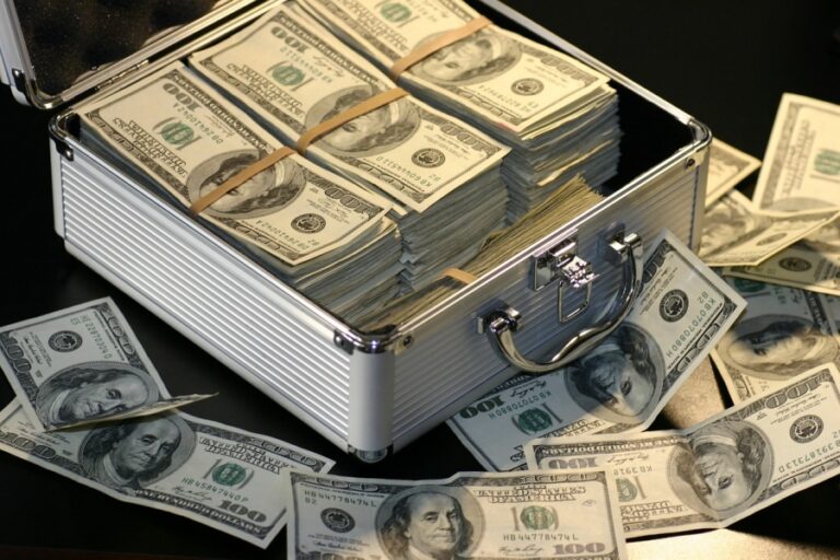 Порятунок гривні: НБУ відновив продаж валюти на міжбанку