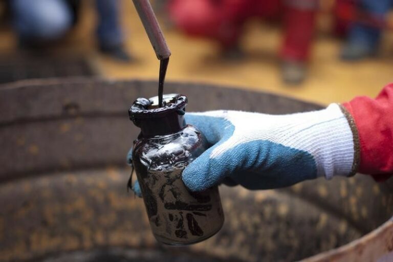 Цены на Brent и WTI оттолкнулись от дна: сколько стоит нефть сегодня