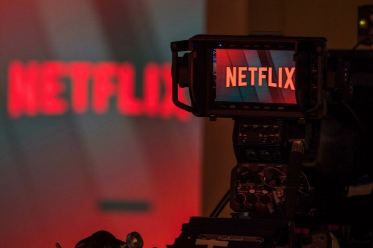 Ринки падають, але інвестори вперто вірять в акції Netflix: експерти назвали причину