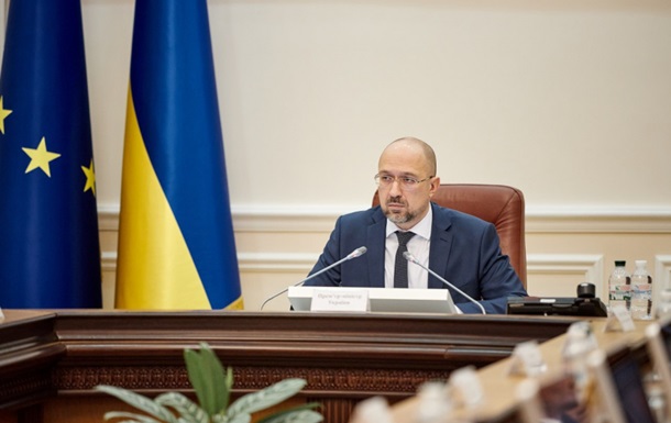 В Україні продовжили карантин і ввели режим НС