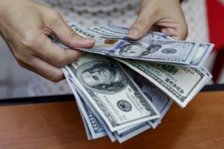 НБУ підвищив офіційний курс долара