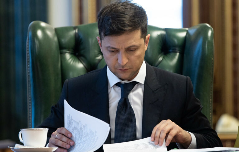 «Розблокований» закон про ринок землі поклали на стіл президенту