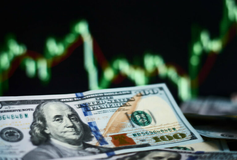 Чи підстрибне курс до 30 грн/$ наприкінці року: експерти озвучили прогноз
