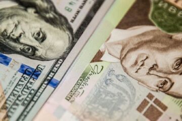 Закрытие межбанка: евро перешагнул «заветную черту», доллар топчется на месте