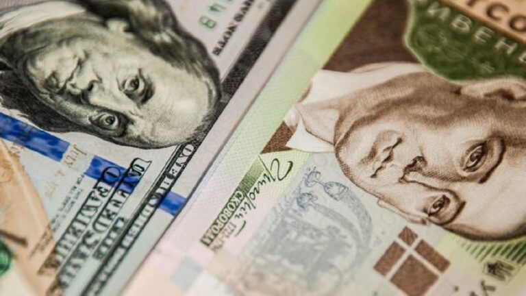 Закриття міжбанку: євро переступив «заповітну межу», долар товчеться на місці