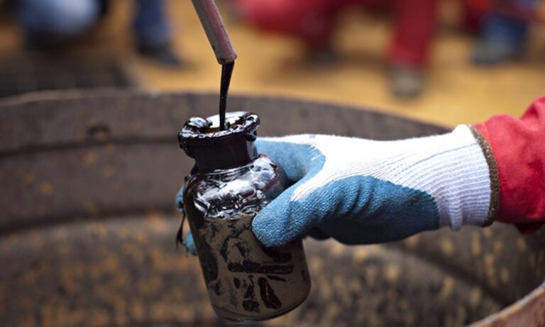 Рынок нефти пережил встряску: Brent восстанавливается после падения до $29,72