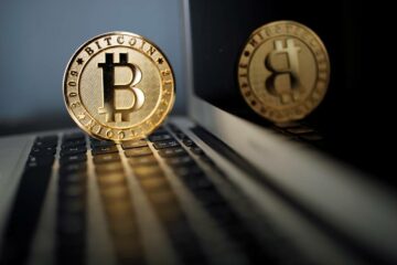 Експерти Волл-стріт розповіли, чи варто сьогодні купувати Bitcoin