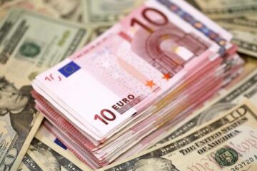Открытие межбанка: гривна отвоевала у евро 14 копеек, доллар пошел в атаку