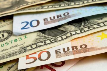 Доллар и евро резко набрали вес перед выходными: свежий курс