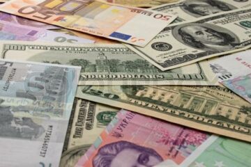 Евро и доллар не смогли повторить «утренний подвиг» на межбанке: свежий курс