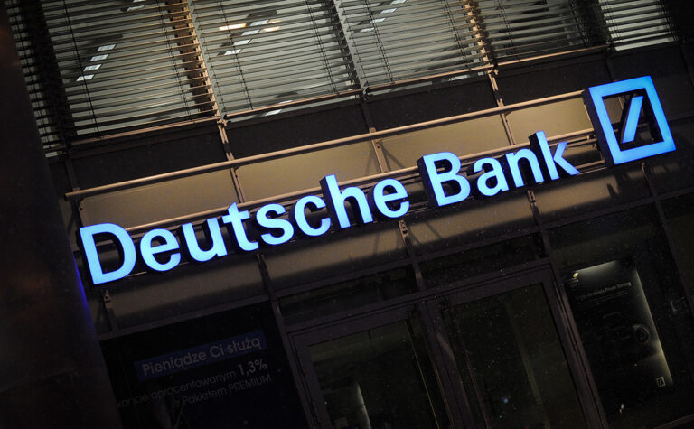 Що станеться з доларом в разі другої хвилі COVID-19: прогноз Deutsche Bank