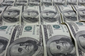 Закрытие межбанка: доллар и евро «впали в спячку» перед выходными