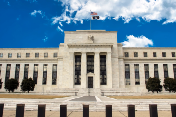 ФРС США «разобралась» с базовой ставкой и изменила ключевые прогнозы