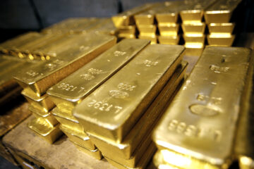 Ціни на золото розвернулися після стрімкого злету: що хвилює інвесторів