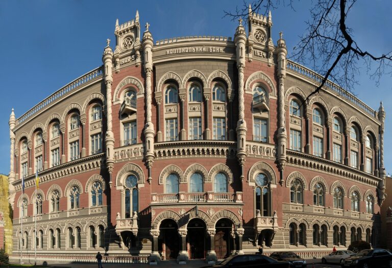 НБУ різко скоротив купівлю валюти на міжбанку: підсумки минулого тижня