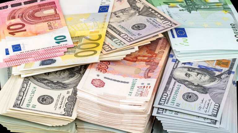 Євро знову атакував гривню на міжбанку, долар здає позиції