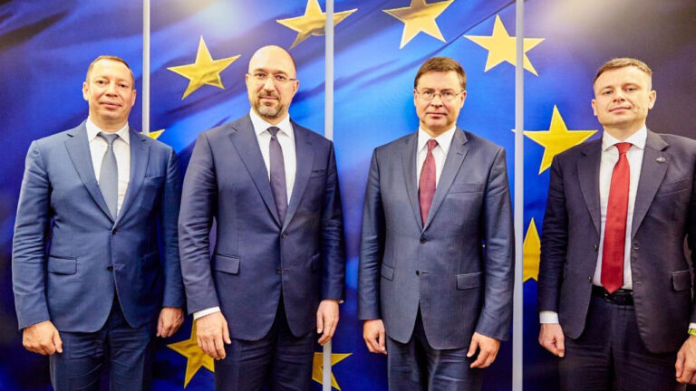 Плюс €1,2 млрд: Україна і ЄС підписали нову кредитну угоду