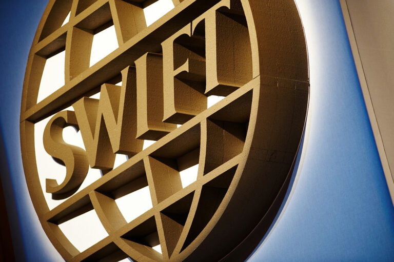 Банкам Китая следует готовиться к отключению от SWIFT – Reuters