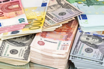 Колосальні втрати: долар і євро відчайдушно атакують гривню на міжбанку