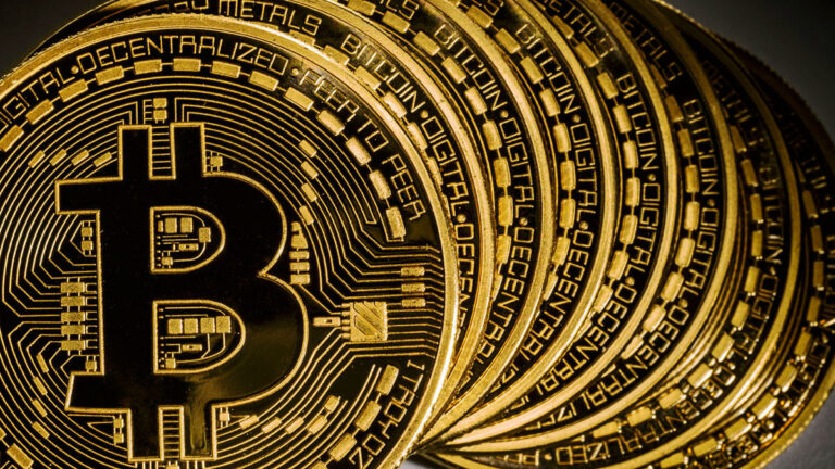 Кореляція цін на Bitcoin і золото досягла десятирічного максимуму – Bloomberg
