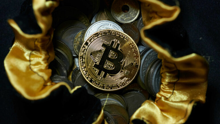 Впаде або виросте: аналітики Bloomberg озвучили новий прогноз щодо bitcoin