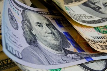 Закрытие межбанка: доллар начал дорожать вслед за евро