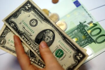 Відкриття міжбанку: долар і євро дорожчають після вихідних