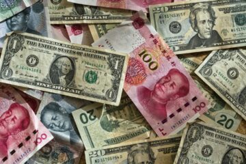 Пока доллар падает: юань рванул вверх и достиг 16-месячного максимума