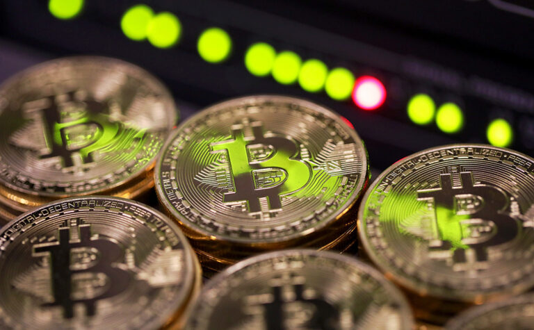 Bitcoin добирається до позначки $11 000: експерти озвучують сміливі прогнози