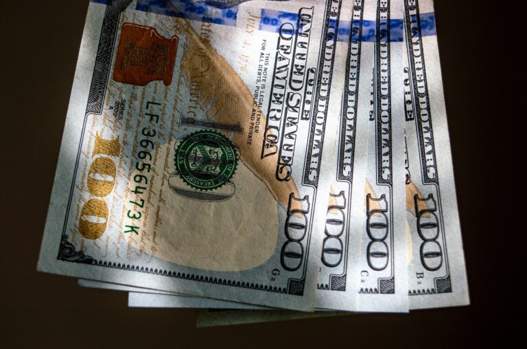 НБУ різко скоротив продаж валюти на міжбанку