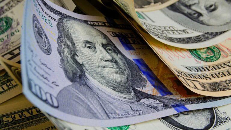 МВФ «отменил» доллар по 30 гривен: прогноз