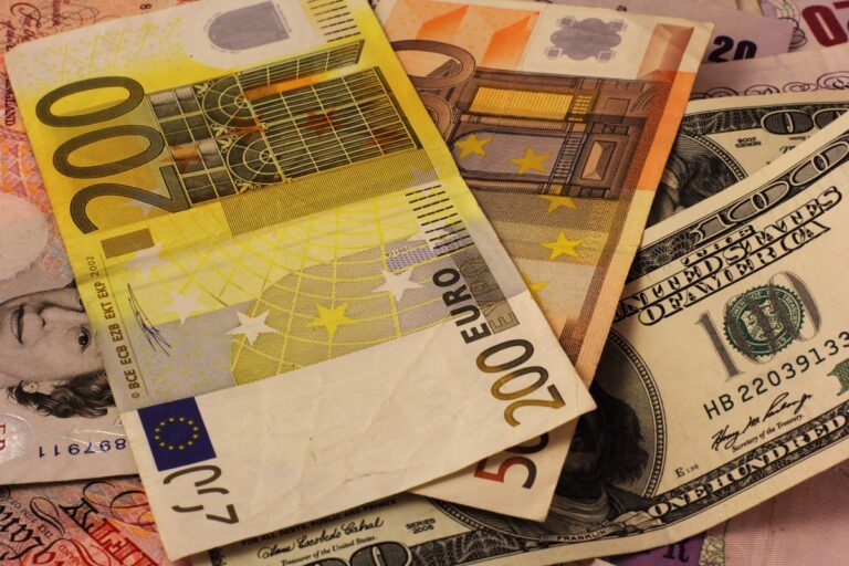 Закриття міжбанку: долар різко пішов  під позначку «28,50»