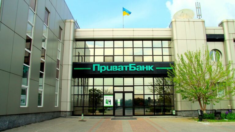 «ПриватБанк» починає випуск карт UnionPay: як оформити