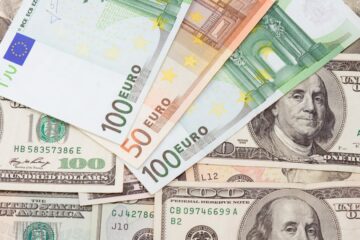 Закрытие межбанка: доллар вновь пошел на снижение