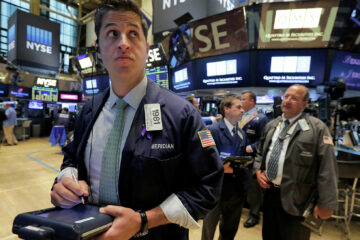 Рынок акций штормит: S&P 500 и DJIA улетели вниз, Nasdaq обновил максимум