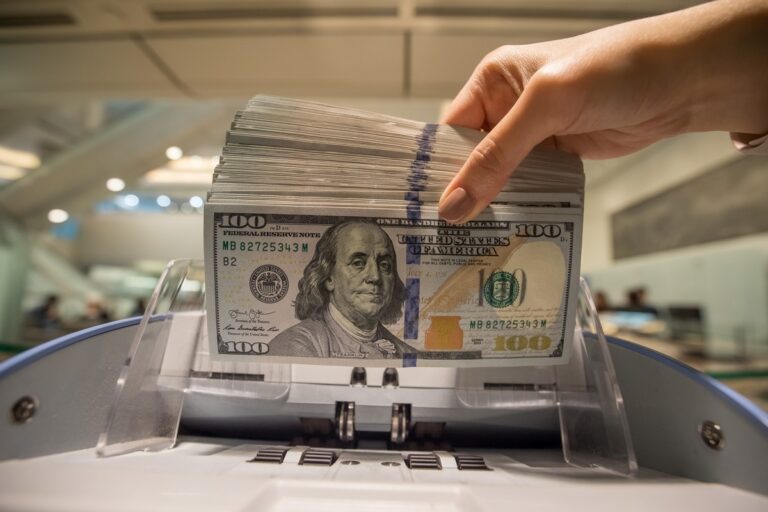 Вперше з листопада: НБУ відновив продаж валюти на міжбанку