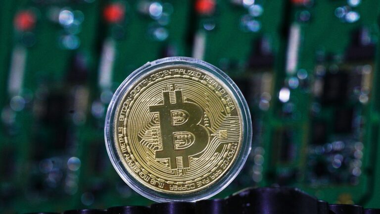 Новий максимум: Bitcoin підібрався до рекордної позначки $50 000