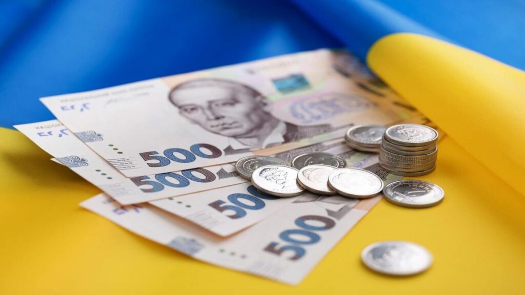 Минимальная зарплата в Украине 2022: размер, таблица по годам, налоги