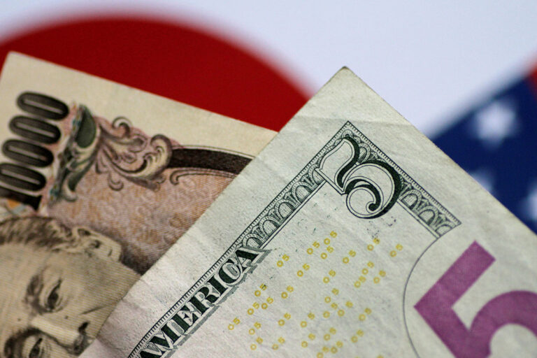 Під кінець року долар знеціниться: в UBS назвали 2 причини