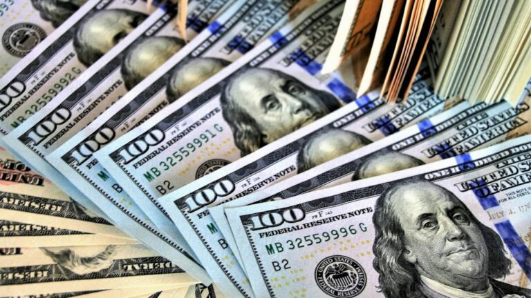 Долар в Україні може піти на зниження: свіжі прогнози