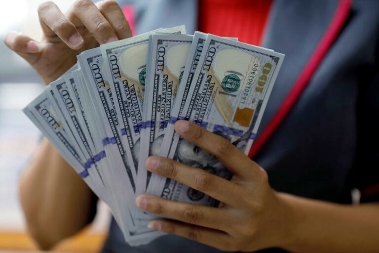 Цього року заробітчани перекажуть в Україну $13 млрд – НБУ